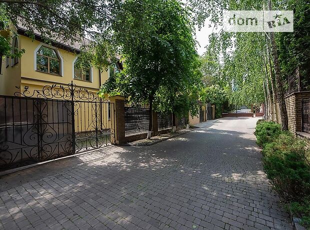 Зняти будинок в Києві біля ст.м. Іподром за 135870 грн. 