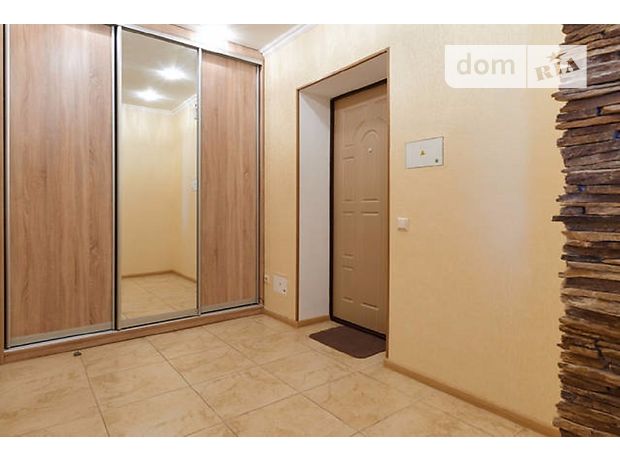 Rent daily an apartment in Kyiv on the St. Chornovola Viacheslava 27 per 1000 uah. 