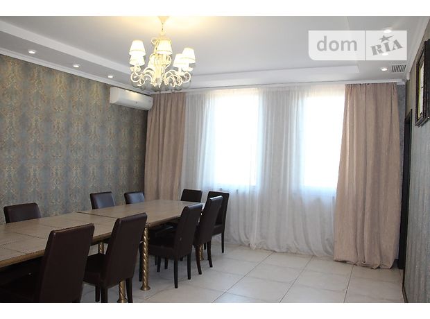 Rent daily a house in Kharkiv on the St. Lyusynska 61/13 per 2600 uah. 