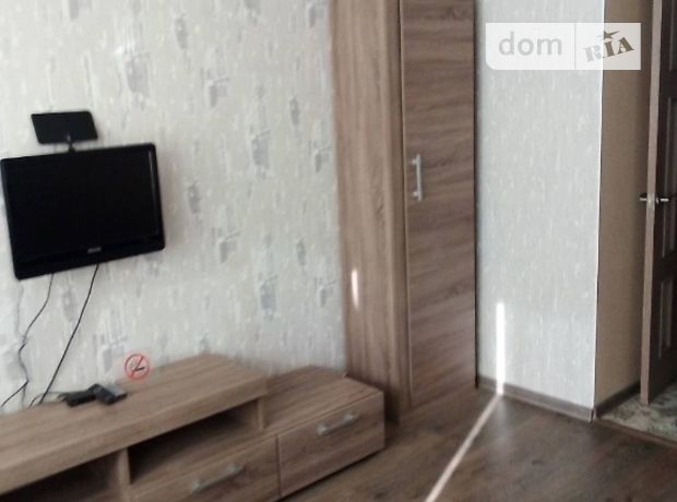 Rent daily an apartment in Dnipro on the Avenue Haharina 76 per 500 uah. 