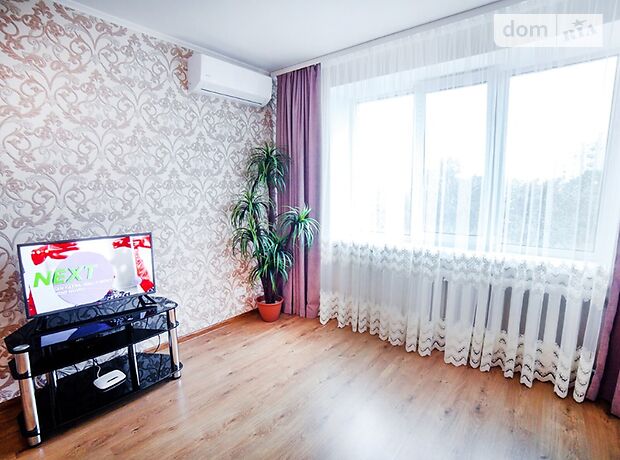 Rent daily an apartment in Vinnytsia on the Avenue Yunosti per 600 uah. 
