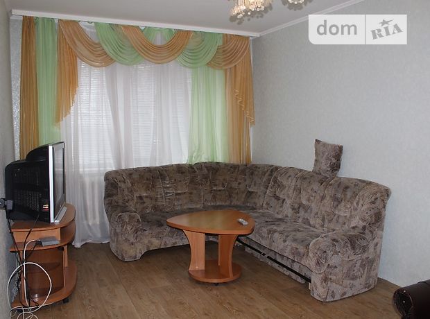 Rent daily an apartment in Vinnytsia on the Avenue Yunosti 45 per 500 uah. 