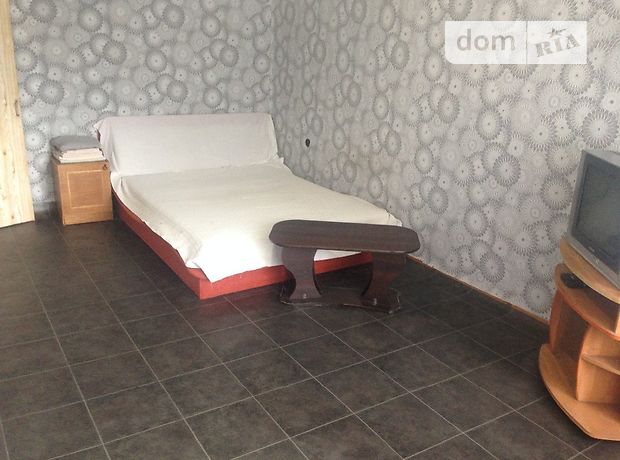 Rent daily an apartment in Cherkasy on the St. Smilianska per 250 uah. 