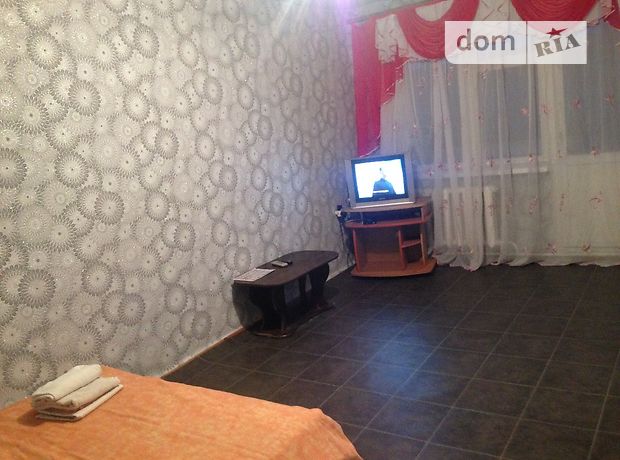 Rent daily an apartment in Cherkasy on the St. Smilianska per 250 uah. 