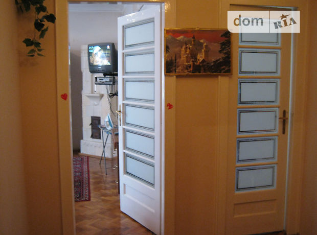 Зняти подобово квартиру в Чернівцях на Соборна площа за 400 грн. 