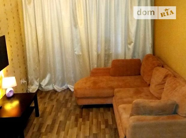 Rent daily an apartment in Zaporizhzhia on the Avenue Sobornyi 158 per 450 uah. 