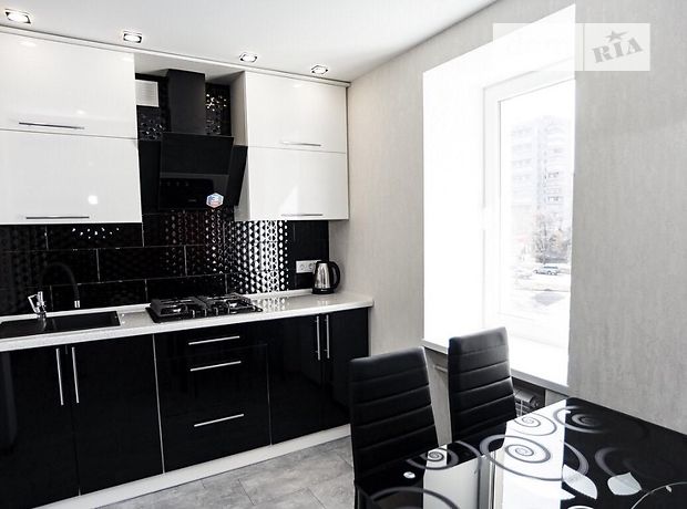 Rent daily an apartment in Chernihiv on the Avenue Myru per 550 uah. 