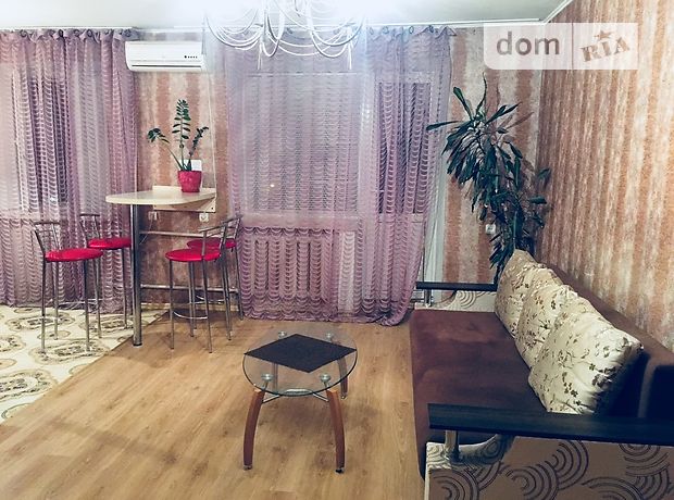 Rent daily an apartment in Chernihiv on the Avenue Myru 12 per 500 uah. 