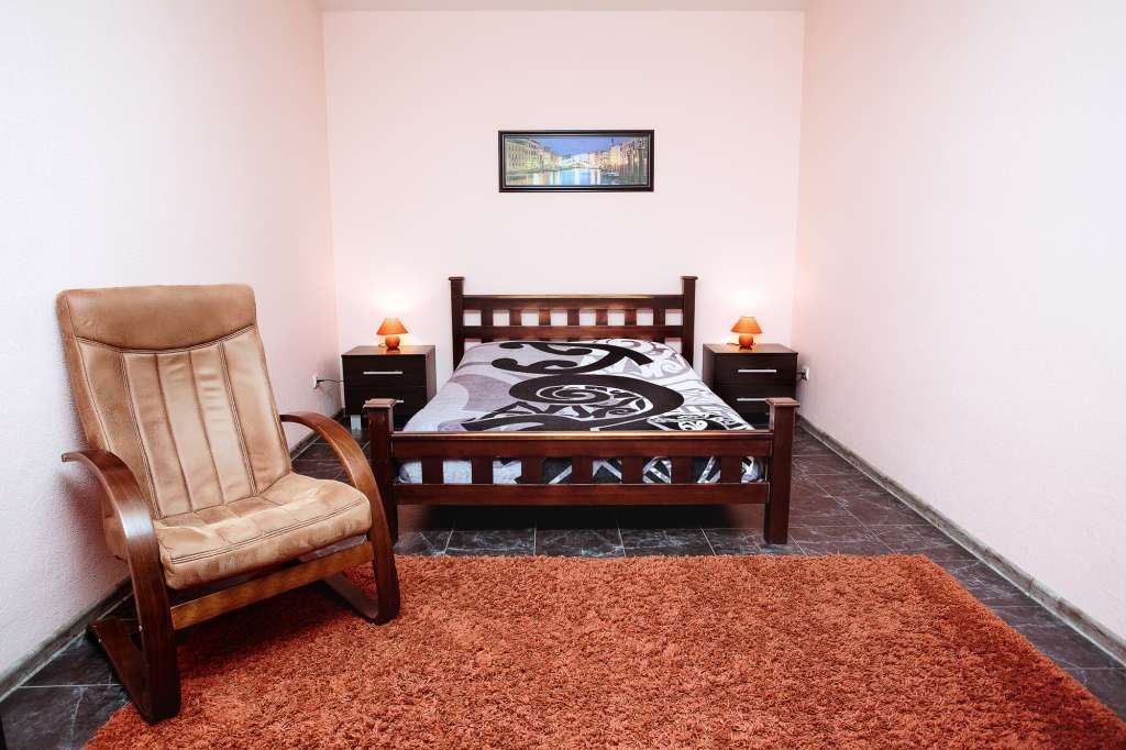 Rent daily an apartment in Chernihiv on the Avenue Myru 35а per 400 uah. 