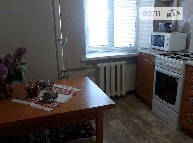 Зняти подобово квартиру в Бердянську на вул. Горького 45 за 300 грн. 