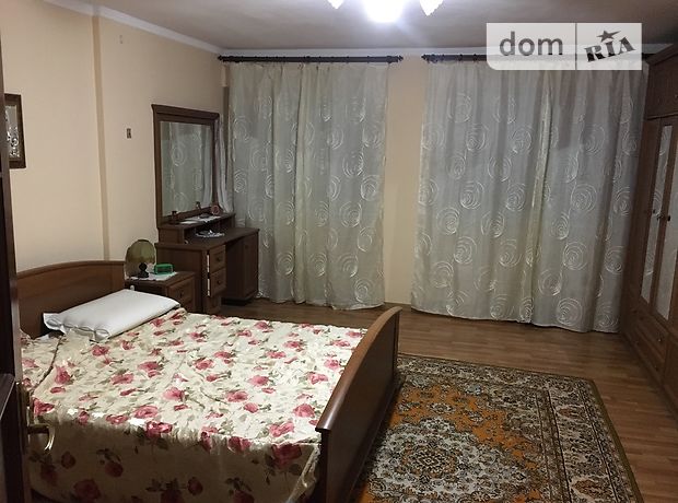 Rent a room in Chernivtsi on the St. Heroiv Maidanu per 4000 uah. 
