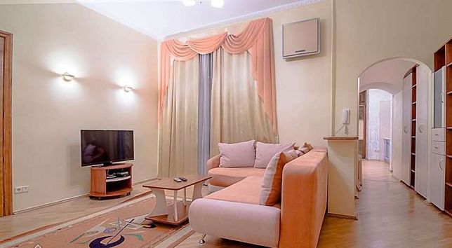 Rent daily an apartment in Kyiv on the St. Rustaveli Shota 33 per 1200 uah. 