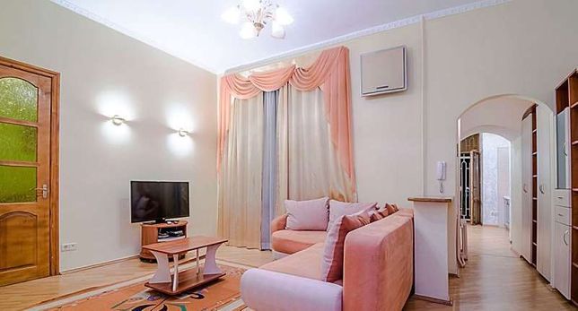 Зняти подобово квартиру в Києві на вул. Руставелі Шота 33 за 1200 грн. 
