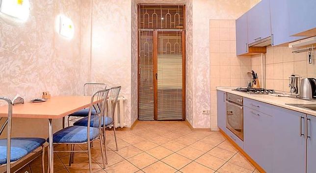 Rent daily an apartment in Kyiv on the St. Rustaveli Shota 33 per 1200 uah. 