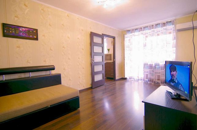 Rent daily an apartment in Kharkiv on the St. Otakara Yarosha 21 per 900 uah. 