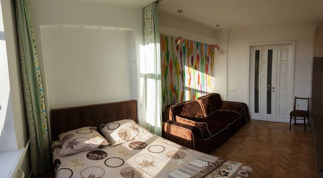 Rent daily a room in Lviv on the Avenue V‘iacheslava Chornovola 1 per 600 uah. 