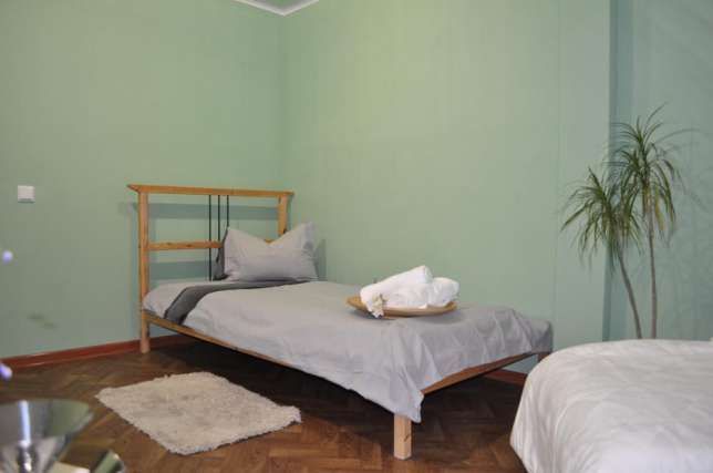 Rent daily a room in Vinnytsia on the St. Vsevoloda Sementsia 6 per 150 uah. 