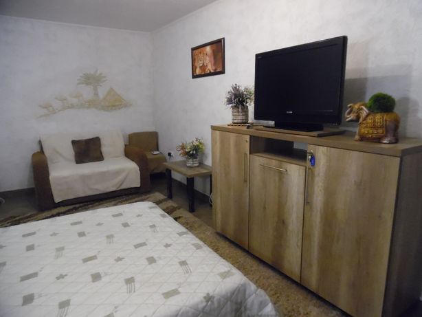 Rent daily an apartment in Khmelnytskyi on the St. Khmelnytskoho Bohdana 38 per 450 uah. 