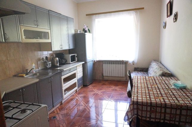 Rent daily an apartment in Chernivtsi on the St. Soborna per 700 uah. 