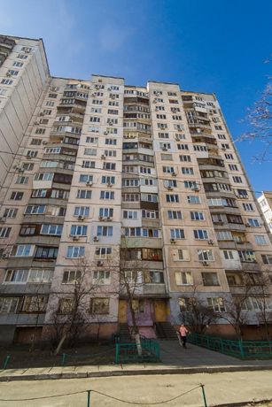 Rent daily an apartment in Kyiv on the Avenue Obolonskyi 9 per 700 uah. 