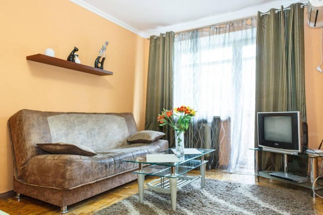 Rent daily an apartment in Zaporizhzhia on the Avenue Sobornyi 143 per 300 uah. 