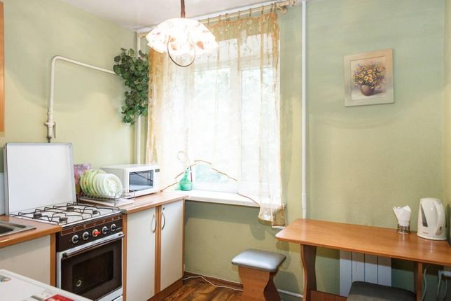 Rent daily an apartment in Zaporizhzhia on the Avenue Sobornyi 143 per 300 uah. 