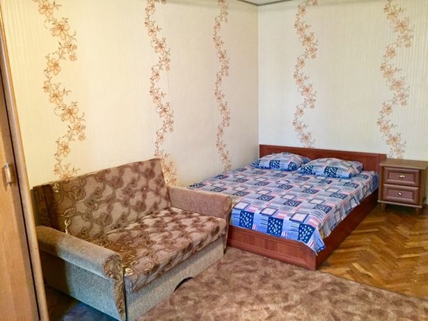 Снять посуточно квартиру в Киеве на ул. Академика Ромоданово 2 за 550 грн. 