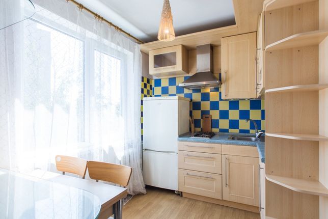 Rent daily an apartment in Kharkiv on the lane Dvadtsiat Tretoho Serpnia per 400 uah. 