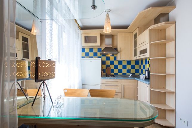 Rent daily an apartment in Kharkiv on the lane Dvadtsiat Tretoho Serpnia per 400 uah. 