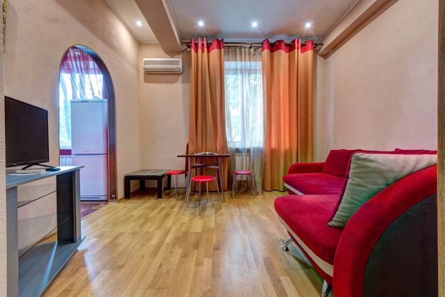 Rent daily an apartment in Kyiv on the St. Antonovycha 169 per 900 uah. 