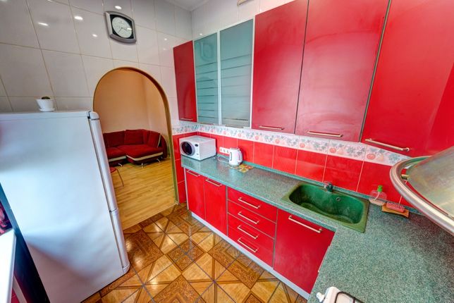 Rent daily an apartment in Kyiv on the St. Antonovycha 169 per 900 uah. 