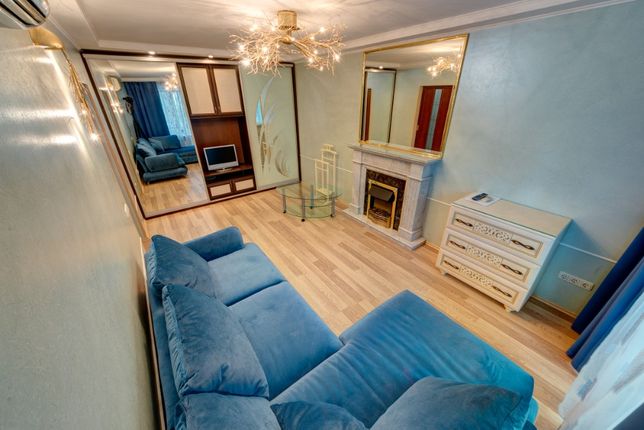 Rent daily an apartment in Kyiv on the St. Drahomyrova Mykhaila 10 per 950 uah. 