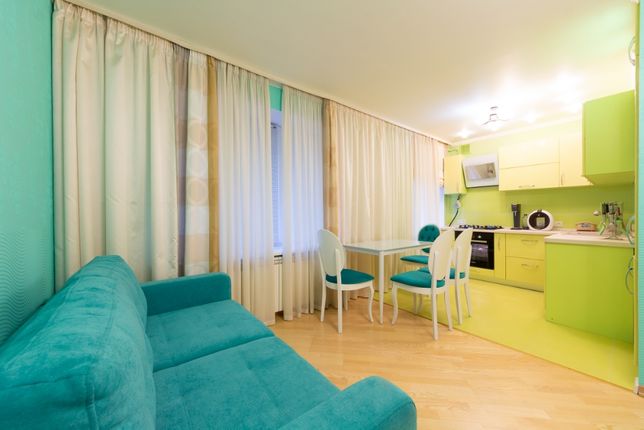 Rent daily an apartment in Kyiv on the lane Kostia Hordiienka 8 per 1400 uah. 