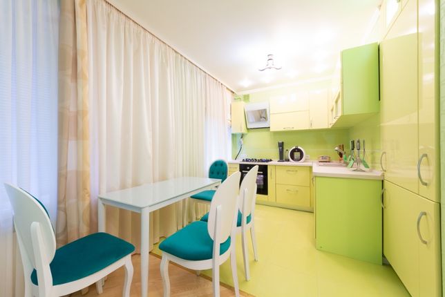 Rent daily an apartment in Kyiv on the lane Kostia Hordiienka 8 per 1400 uah. 