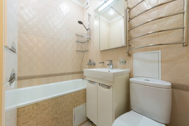 Rent daily an apartment in Kyiv on the lane Kostia Hordiienka 8 per 1400 uah. 