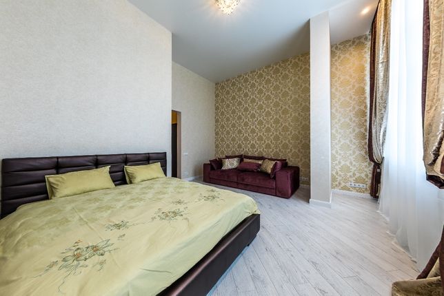 Rent daily an apartment in Kyiv on the St. Boryspilska per 1800 uah. 