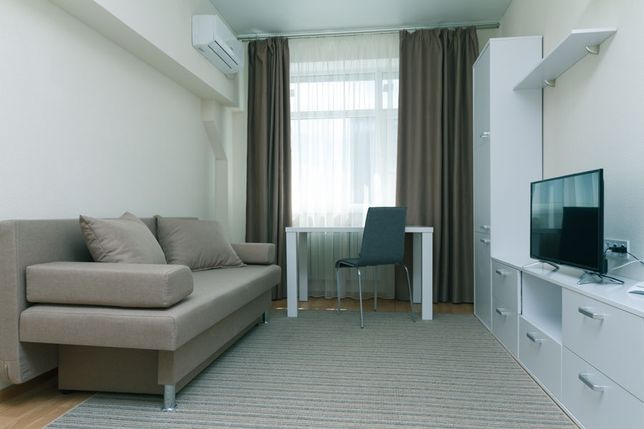 Rent daily an apartment in Kyiv on the St. Vyshneva (Zhuliany) per 900 uah. 