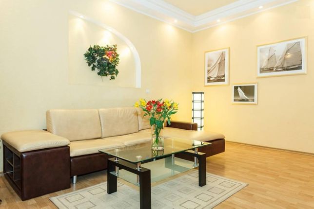 Rent daily an apartment in Zaporizhzhia on the Avenue Metalurhiv 2 per 500 uah. 