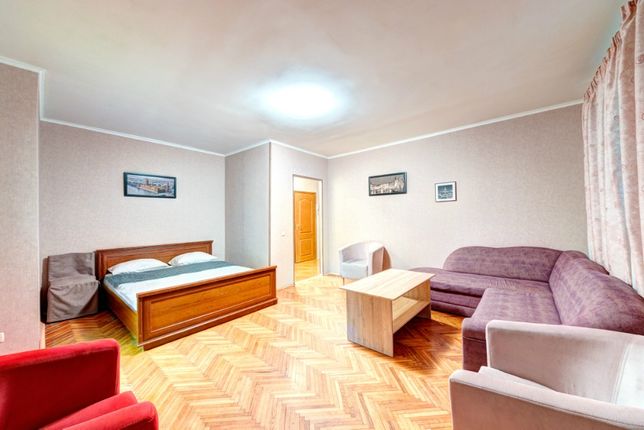 Rent daily an apartment in Kyiv on the St. Lesi Ukrainky 3 per 1100 uah. 