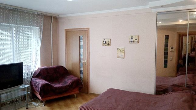 Rent daily an apartment in Kyiv on the St. Shuliavska 500 per 500 uah. 
