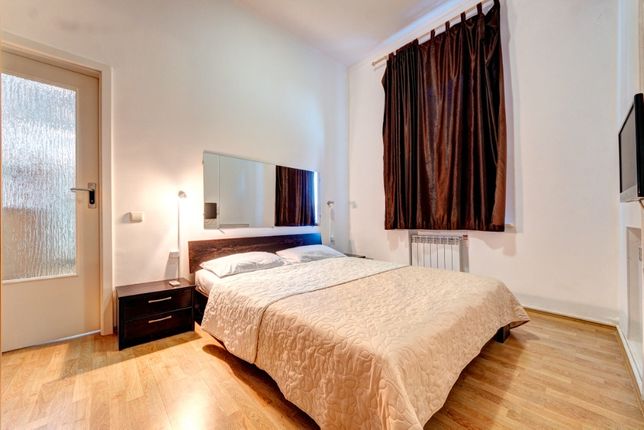 Rent daily an apartment in Kyiv on the lane Mykhailivskyi per 1450 uah. 