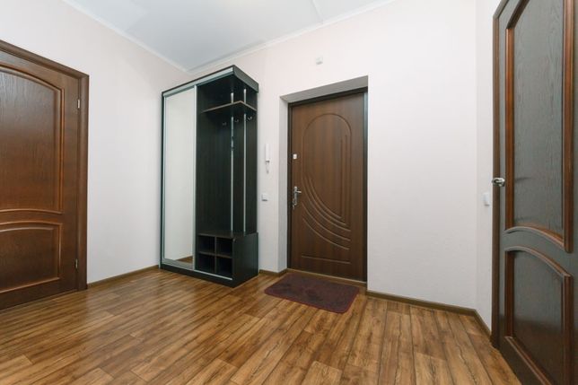 Rent daily an apartment in Kyiv on the St. Simi Kulzhenkiv 33 per 650 uah. 