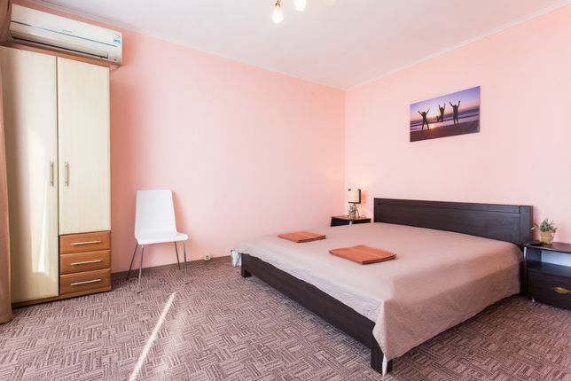Rent daily an apartment in Kharkiv on the St. Novhorodska 12 per 400 uah. 