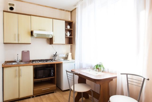 Зняти подобово квартиру в Харкові на вул. Новгородська 12 за 400 грн. 