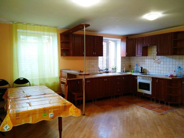 Rent daily a house in Kyiv on the St. Stetsenka 28 per 3000 uah. 