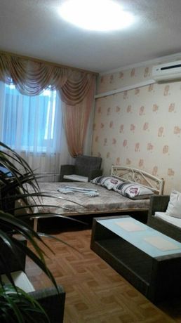 Rent daily an apartment in Kharkiv on the Avenue Heroiv Pratsi 2 per 400 uah. 