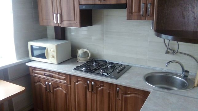 Rent daily an apartment in Kharkiv on the Avenue Heroiv Pratsi 2 per 400 uah. 