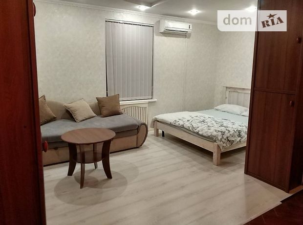 Rent daily an apartment in Kyiv on the Blvd. Druzhby Narodiv per 690 uah. 