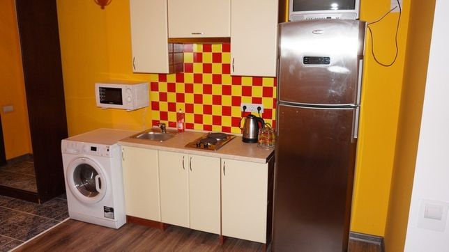 Rent daily an apartment in Kyiv on the St. Lavrukhina Mykoly per 650 uah. 