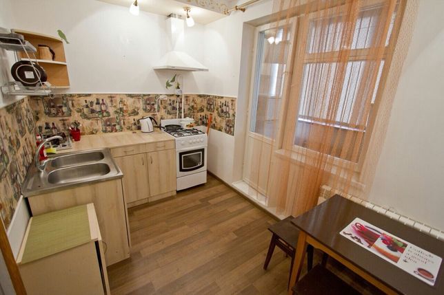 Rent daily an apartment in Kyiv on the Heroiv Bresta square per 500 uah. 